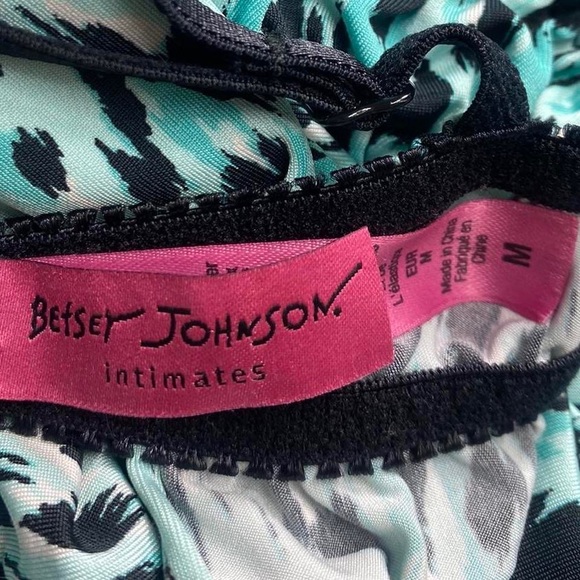 ✨🌺 y2k Betsey Johnson Slip 🌺✨ - Picture 6 of 6